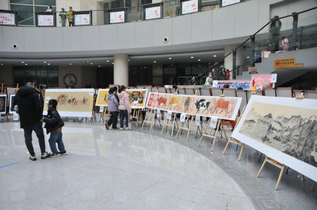 安阳市2024年中小学特色绘画作品展开幕(图2)