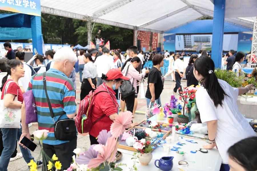 职业院校展示办学成果2024年广东省职业教育活动周在韶关启动(图2)