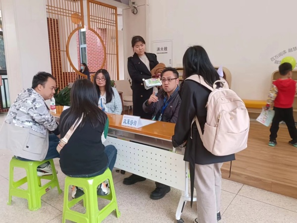 校园开放日上外云间小学东校准新生相约“融慧园”(图1)