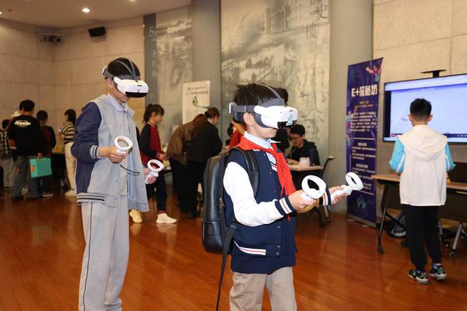 首届大中小学生公益创客论坛展示交流暨总结会在沪举行(图2)