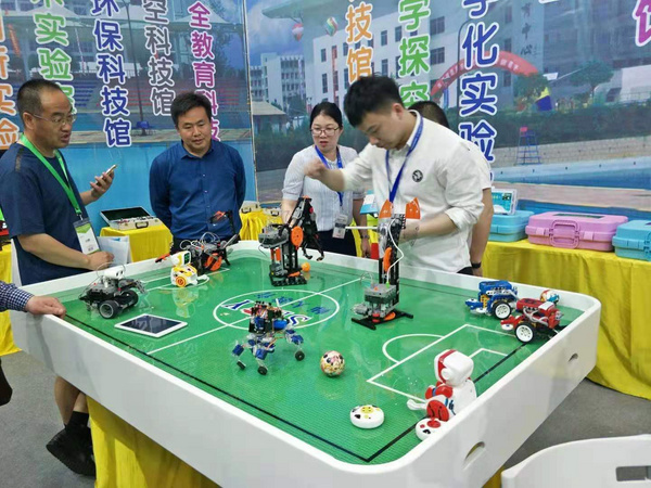 中小学创客实验室建设方案创客教室方案(图1)