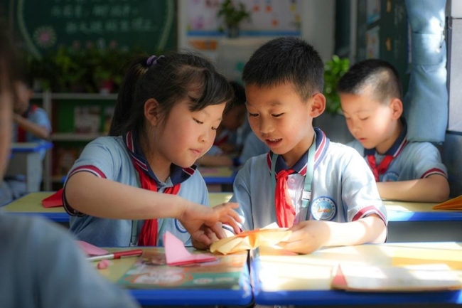 陕西各学校开展欢庆六一活动童心飞扬多彩盛宴(图2)