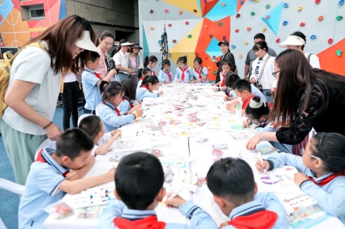 美德信用树新风青岛市崂山区金家岭街道举办2024年世界环境日暨垃圾分类主题日宣传活动(图2)