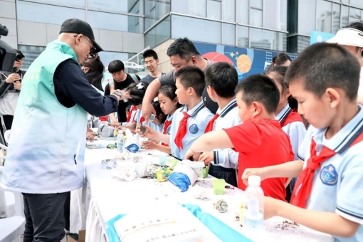 美德信用树新风青岛市崂山区金家岭街道举办2024年世界环境日暨垃圾分类主题日宣传活动(图3)