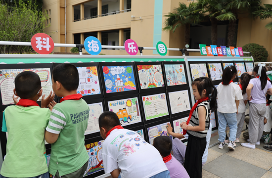 荆门：手绘科学梦校园展风采(图2)
