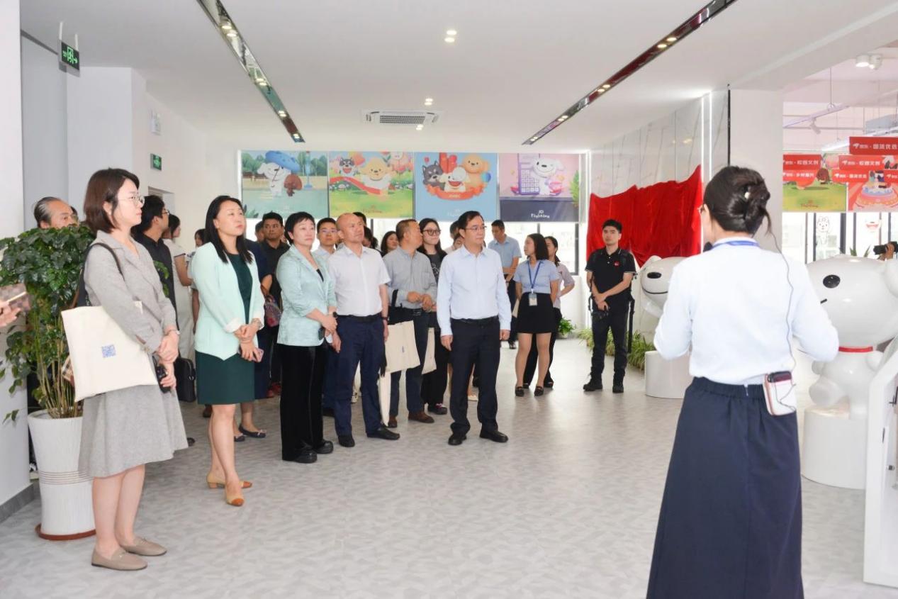 深圳首家！携创京东“数字商务产业学院”揭牌仪式暨2024校园文化创意短大赛开幕式举行(图7)