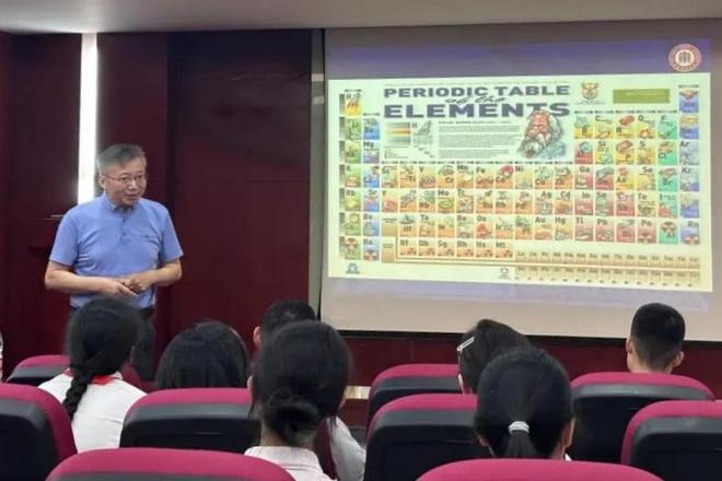 这群小“创客”走进名校名企探索科学奥秘！(图1)