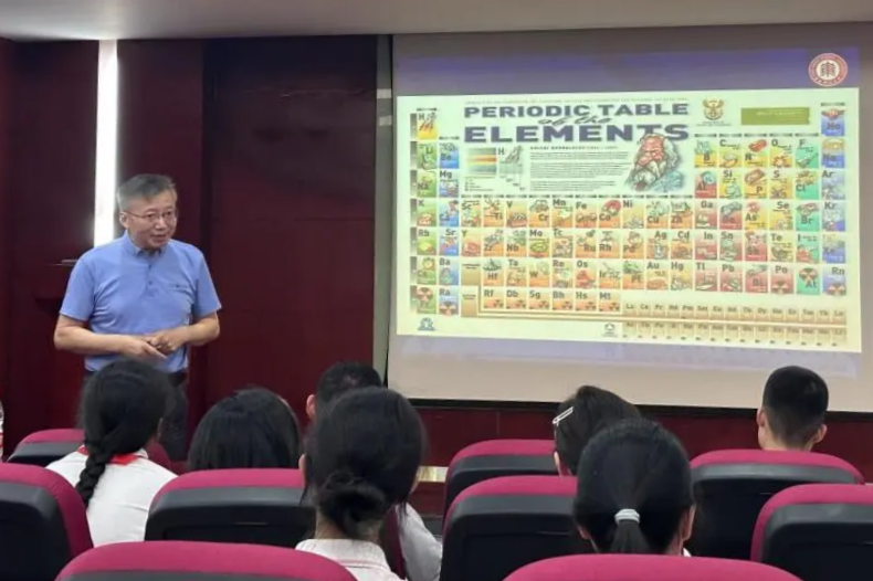 這群小“創客”走進名校名企探索科學奧秘！(图1)