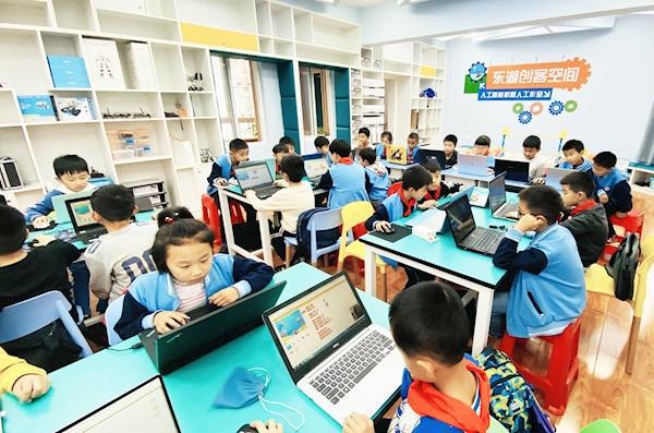 “科创魔法师”为学生插上梦想翅膀(图2)
