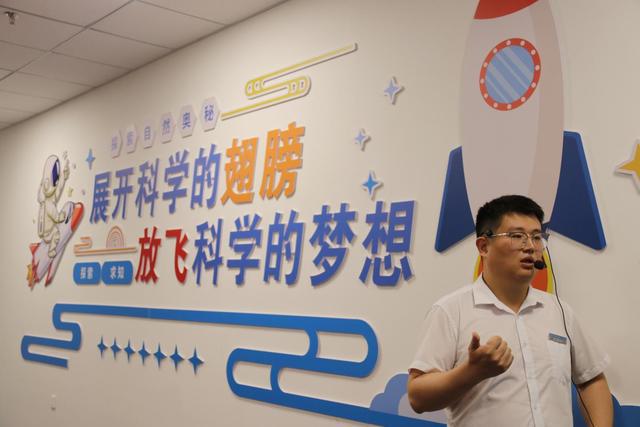 追风逐日看新疆喀什市科技馆里不一样的“开学第一课”(图3)