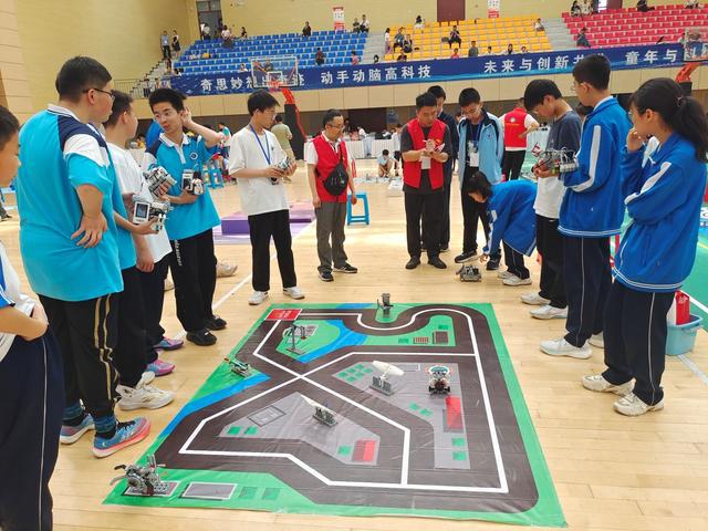 宝鸡市2024年学生信息素养提升实践活动暨第三届中小学生创客大赛在渭滨区成功举办(图2)