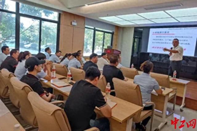 福州市总工会助力万名职工创新创业技能提升(图1)