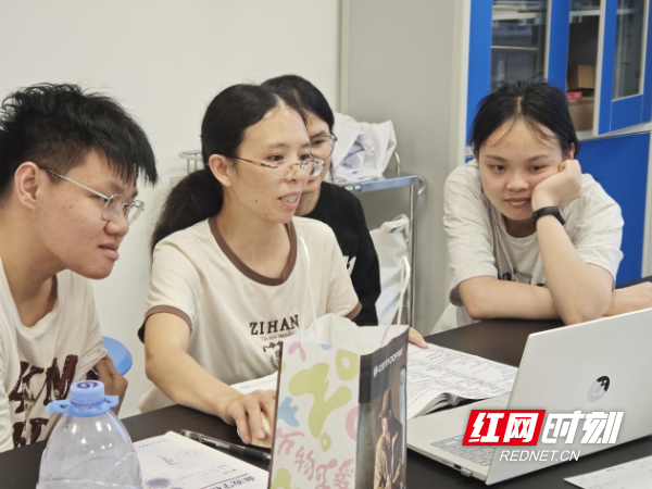 永州职业技术学院胡荣：做温暖时代的人(图2)