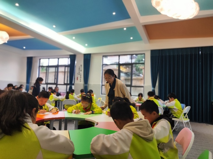 千里情相连携手绘篇章(图7)