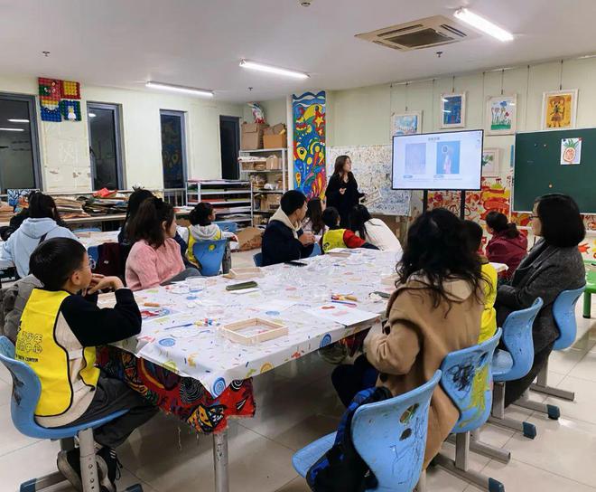 亲子艺趣彩绘心灵——都江堰市青年夜校手工玻璃画活动回顾