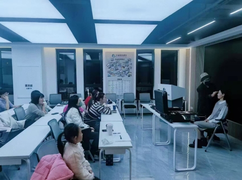 “沈青夜校”构建青年新型“夜生活”