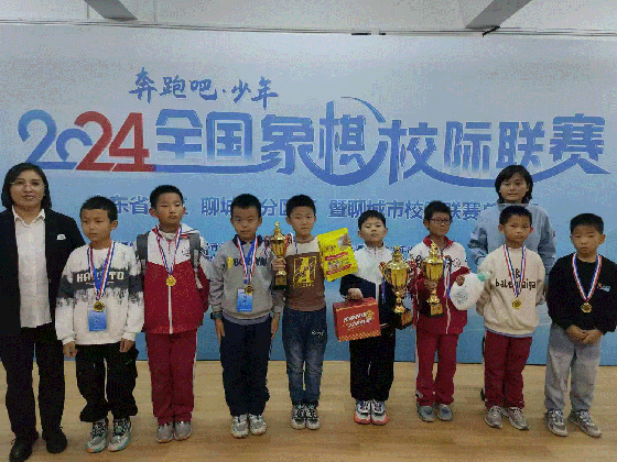 少年自当扶摇上——记度假区于集镇中学无人机创客社团(图1)