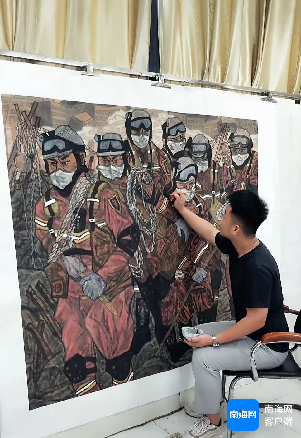 自贸港的年轻人美术老师林道诚：用画笔记录“美丽万宁”