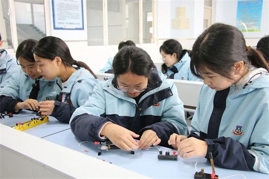 潍坊光正实验学校：年度关键词串联2024闪光记忆(图2)