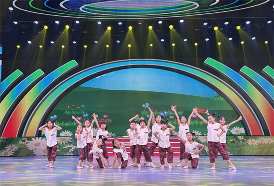 潍坊光正实验学校：年度关键词串联2024闪光记忆(图7)