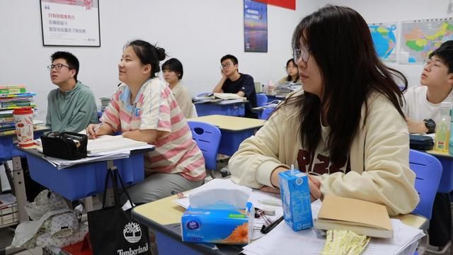 2024年教育课程改革方案出炉通知英语地位要下降了？(图2)