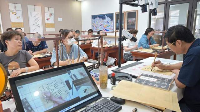 六年来上海教育事业发展成就巡礼⑧人人皆学、处处能学、时时可学努力构建泛在可及的终身教育体系(图2)