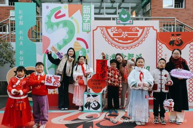 直击开学首日！“哪吒”迎新、非遗民俗秀…新学期名场面有你的学校吗？(图5)