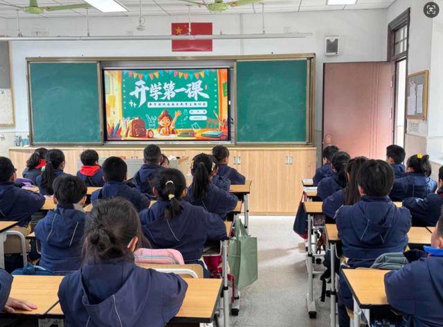 直击开学首日！“哪吒”迎新、非遗民俗秀…新学期名场面有你的学校吗？(图11)