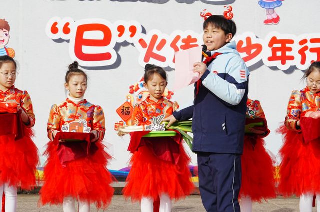 直击开学首日！“哪吒”迎新、非遗民俗秀…新学期名场面有你的学校吗？(图10)