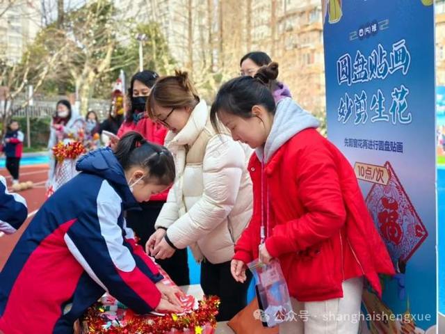 直击开学首日！“哪吒”迎新、非遗民俗秀…新学期名场面有你的学校吗？(图15)