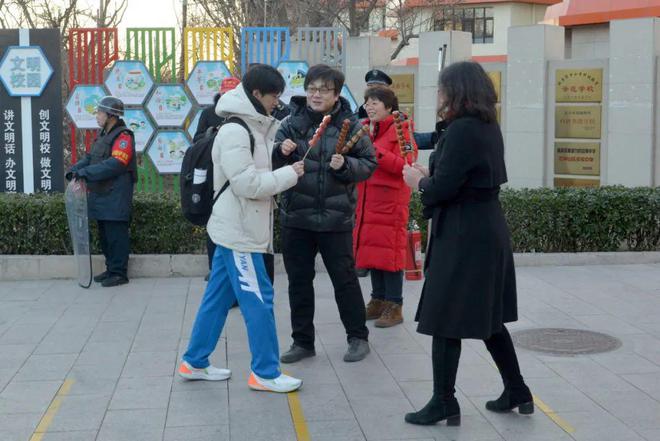 多图直击！北京百万中小学生今日开学(图12)