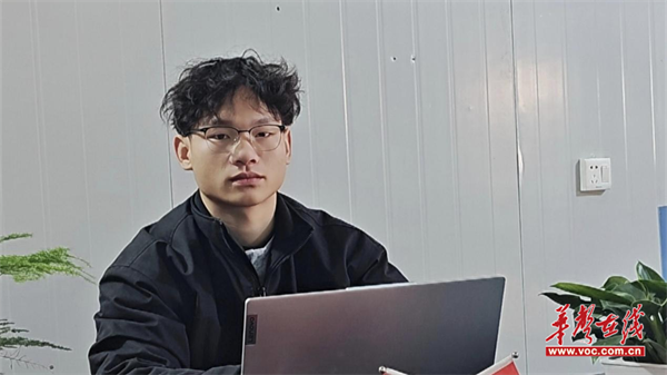 娄底职院学生研发“新型玉米脱粒机”(图2)