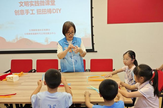 闵行这里的孩子们几乎人手一本特殊“护照”(图3)
