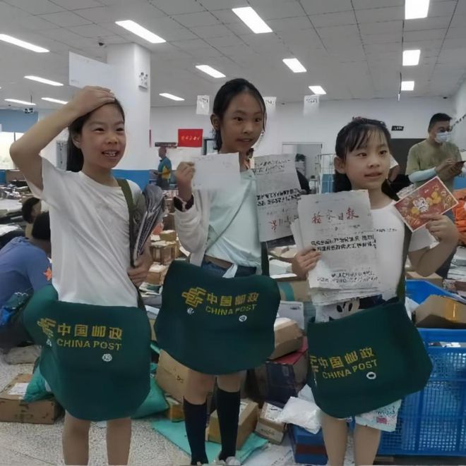 闵行这里的孩子们几乎人手一本特殊“护照”(图9)