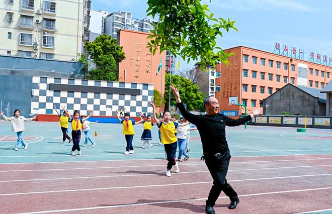 四川营山：艺教融合点亮成长之光