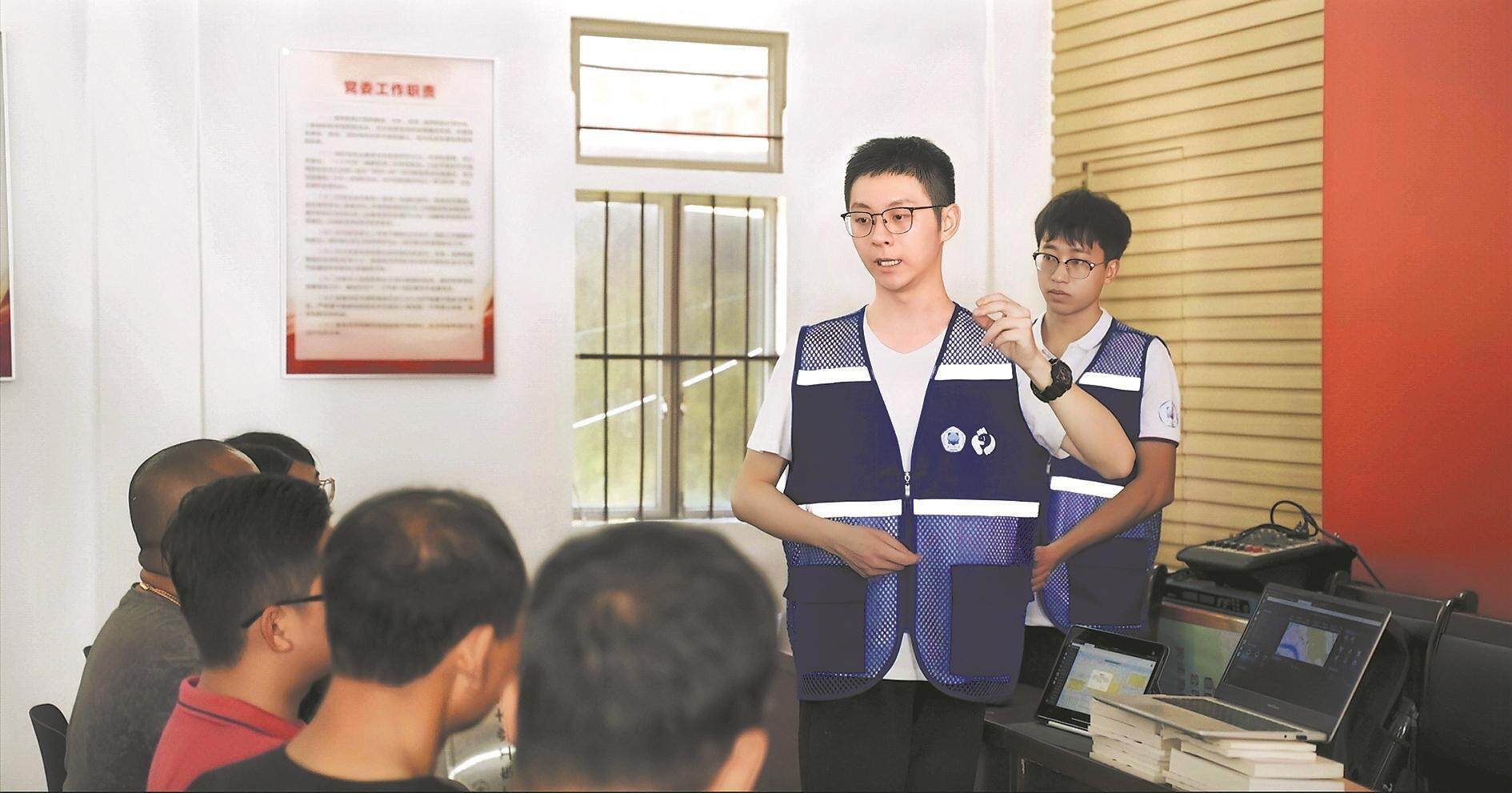 青春在“百千万工程”中绽放绚丽之花(图1)