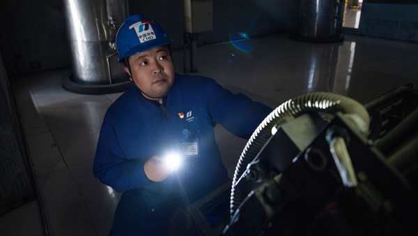 大力弘扬工匠精神他们奋斗的身影熠熠生辉(图2)