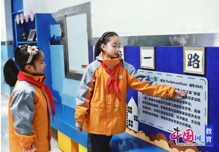 成都金沙小学举行2024-2025学年上期主题融合课成果展(图4)