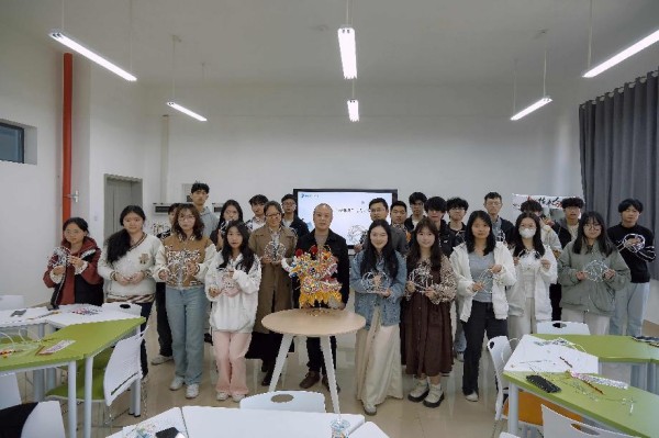 重庆理工大学两江人工智能学院打造“古韵今风·智绘课堂”(图2)
