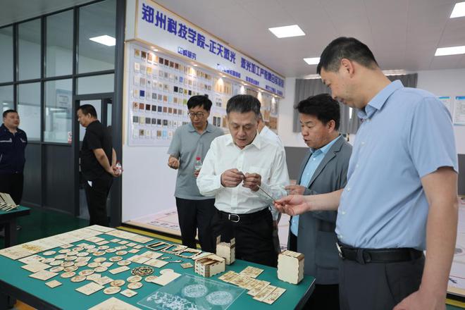 郑州科技学院举行工程训练与创新中心拾坊工程创客空间揭牌仪式(图3)