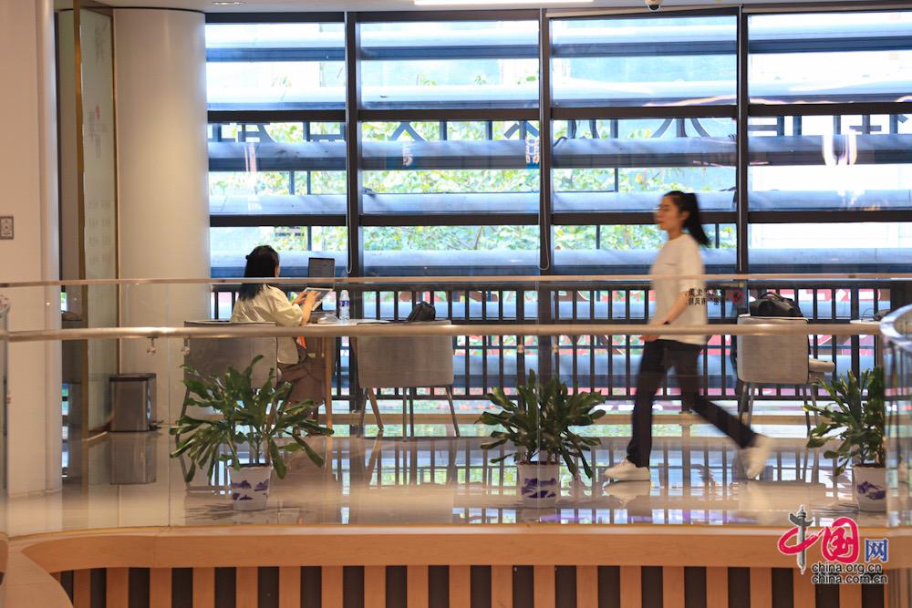 深圳水贝社区：“AI夜校”助力黄金珠宝产业技能人才逐梦(图2)