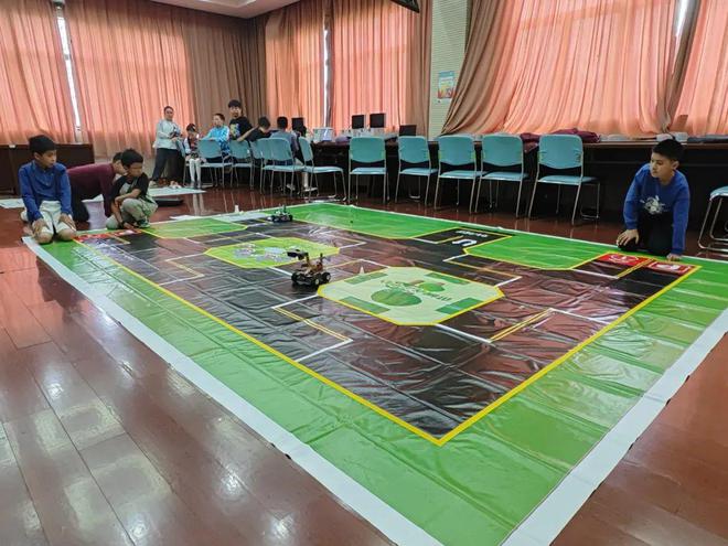 长宁少科站组织学生“无人驾驶”智创活动点亮孩子科技梦(图2)