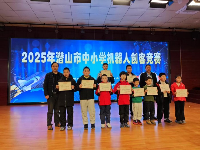 科技筑梦创新成长——潜山市油坝中心小学机器人创客活动(图2)