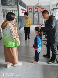 “绘出多彩童年”社区儿童绘画活动(图2)