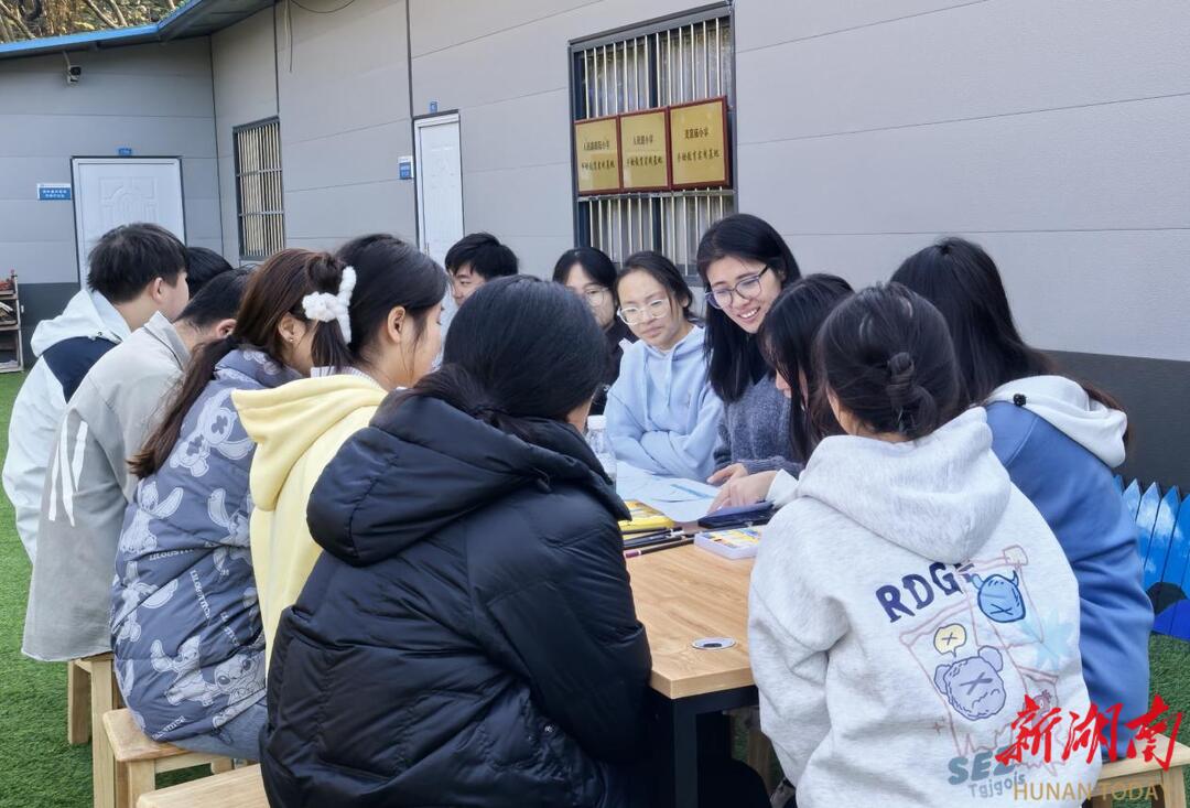 湖南环境生物职业技术学院教师李蓉：深耕高职教育沃土护航康养人才发展(图1)