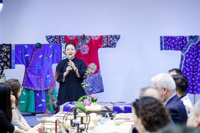 当青春与匠心相遇时京绣非遗传承人毕红：指尖绣出中国美(图2)