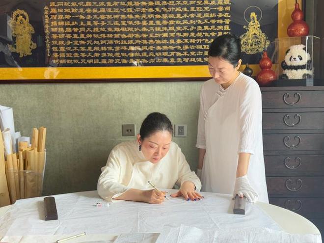 当青春与匠心相遇时京绣非遗传承人毕红：指尖绣出中国美(图5)