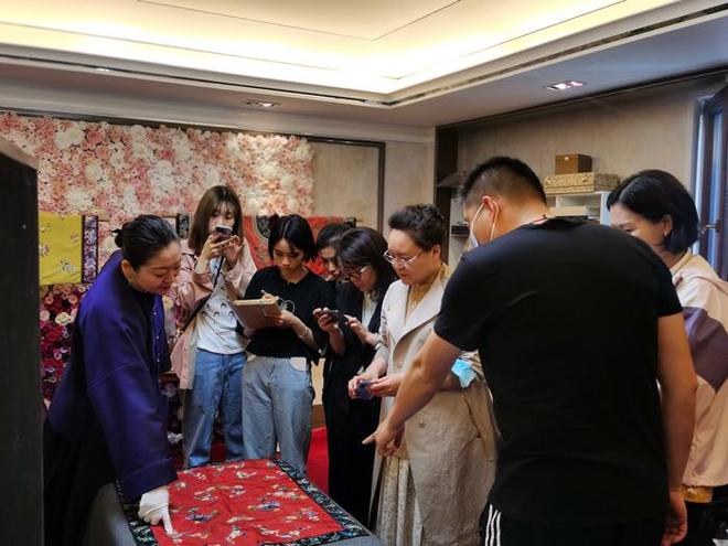 当青春与匠心相遇时京绣非遗传承人毕红：指尖绣出中国美(图6)