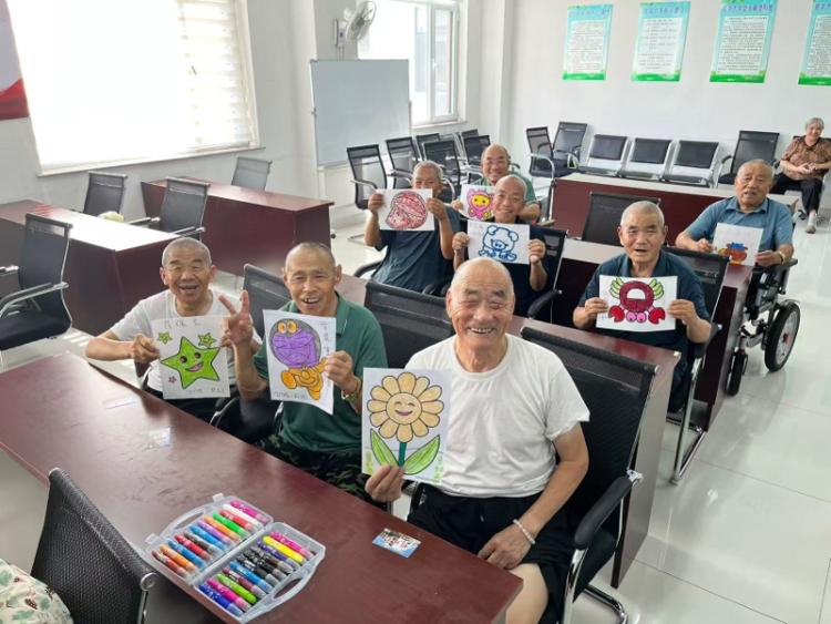 当画笔遇上夕阳：高青县王字屋中心敬老院的老人们这样“绘”就幸福晚年