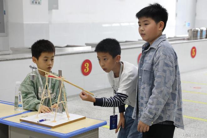 新县举办首届青少年科技运动会点燃老区学子科技梦(图3)
